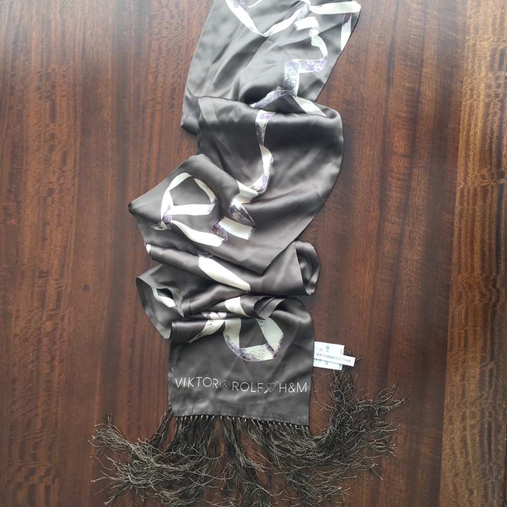 Viktor & Rolf Scarf - Gem Viktor & Rolf Scarf - Gem